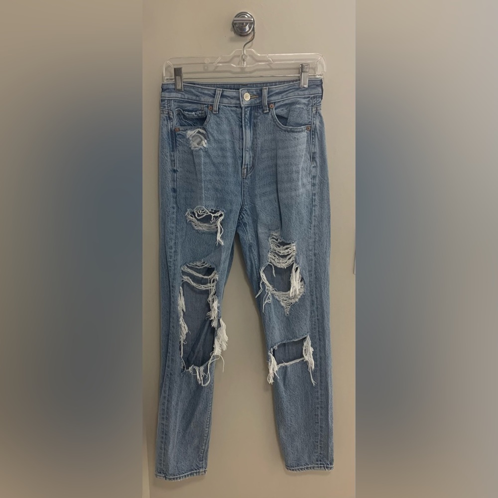 AMERICAN EAGLE Light-Wash Highest Rise Mom Ripped Jeans